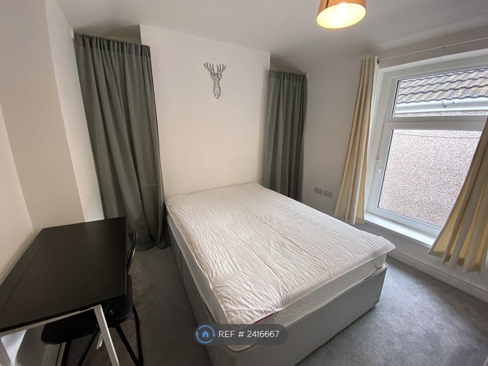 Property photo 2 of 11 Room 3