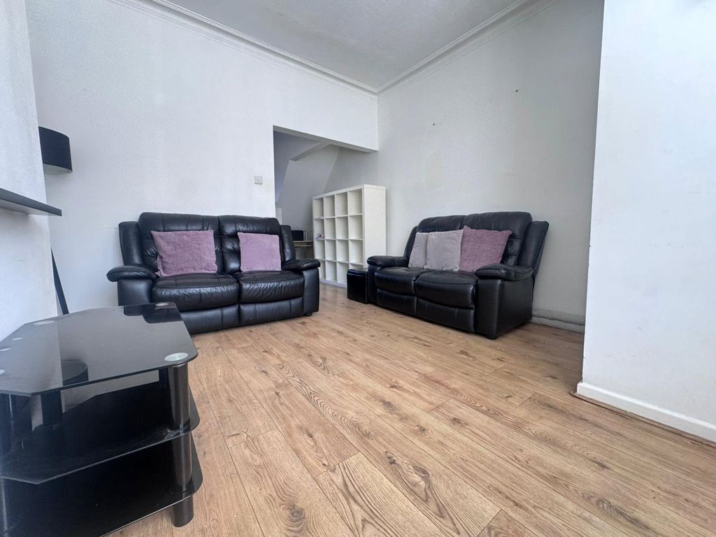Property photo 3 of 10 Picture No. 28