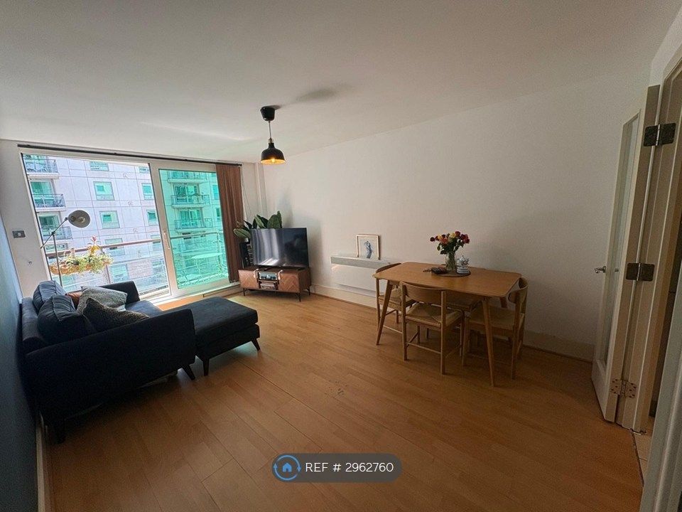 Property photo 2 of 11 Open-Plan Living And Dining Area