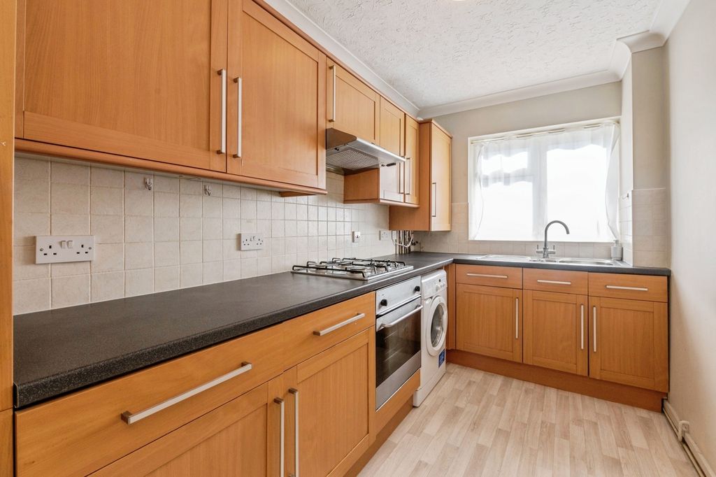 Property photo 1 of 9 Kitchen
