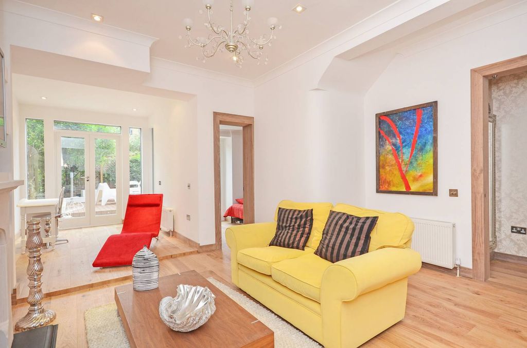 Property photo 1 of 11