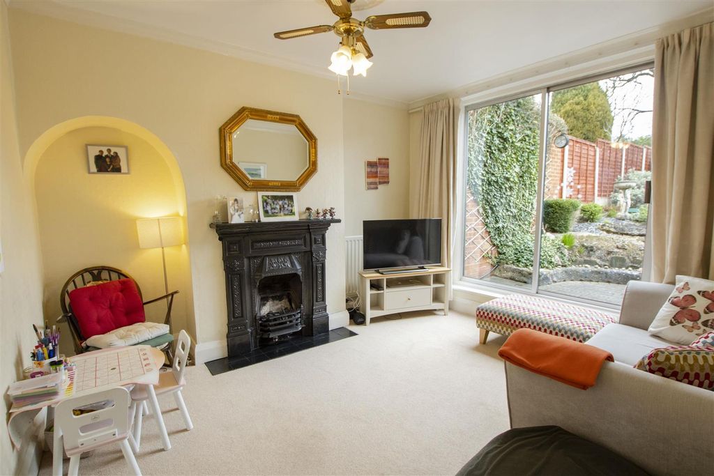 Property photo 3 of 18 Approach