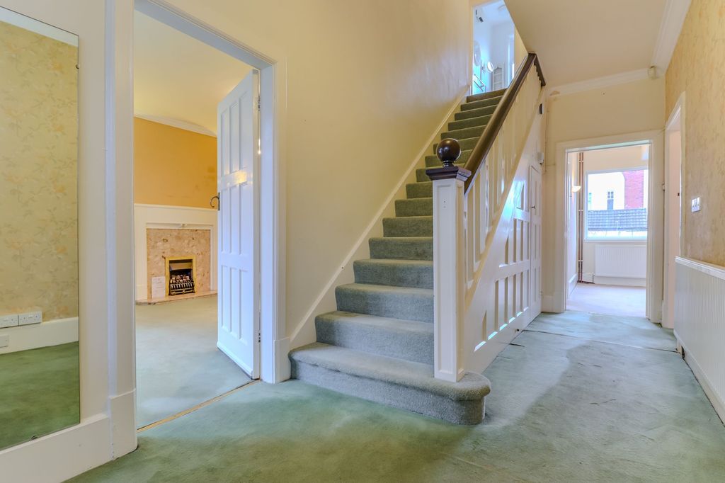 Property photo 3 of 32