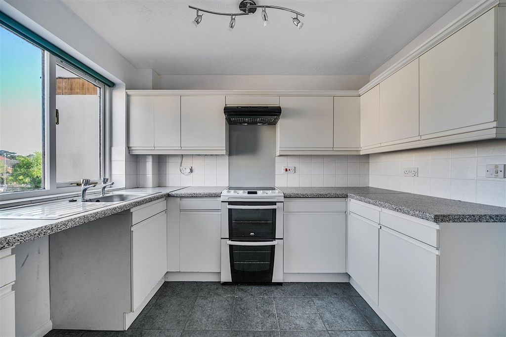 Property photo 3 of 15 13-682443307Cbf7-1295507-Arw-13.Jpg