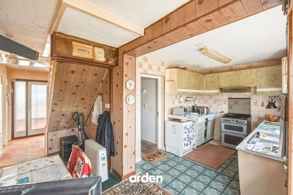 Property photo 3 of 17