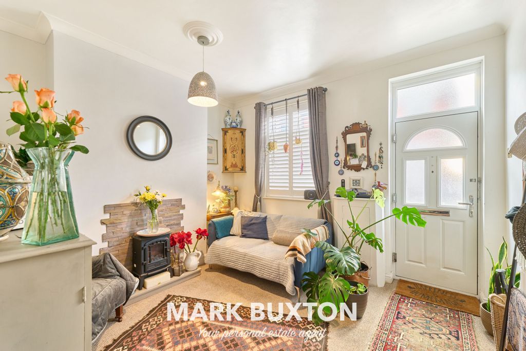 Property photo 2 of 25