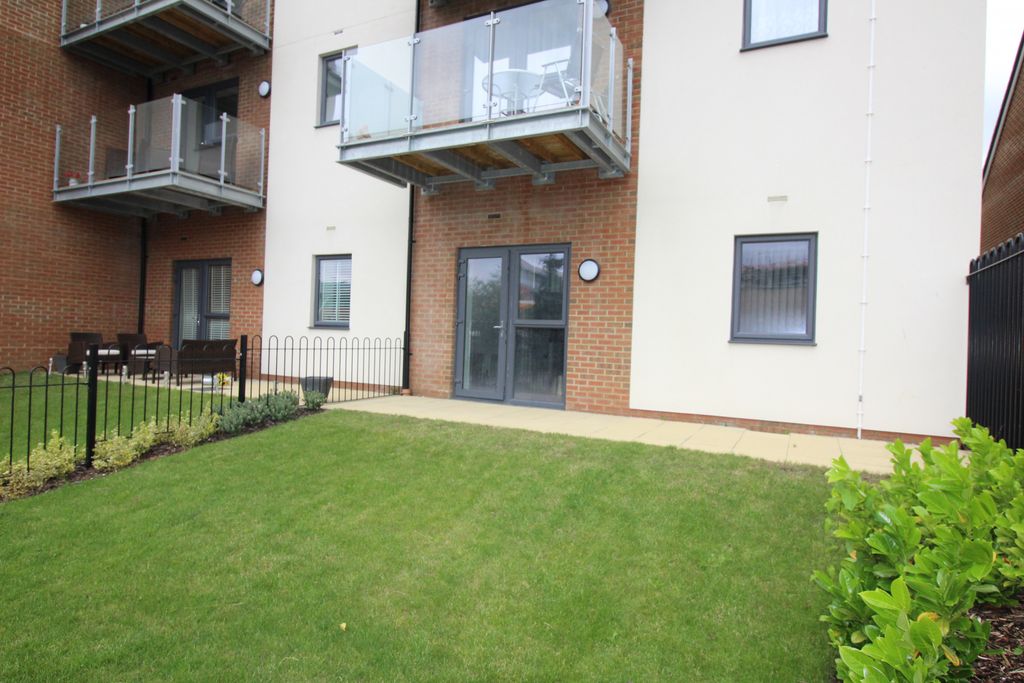 Property photo 1 of 6 Gemini Park, Wd6