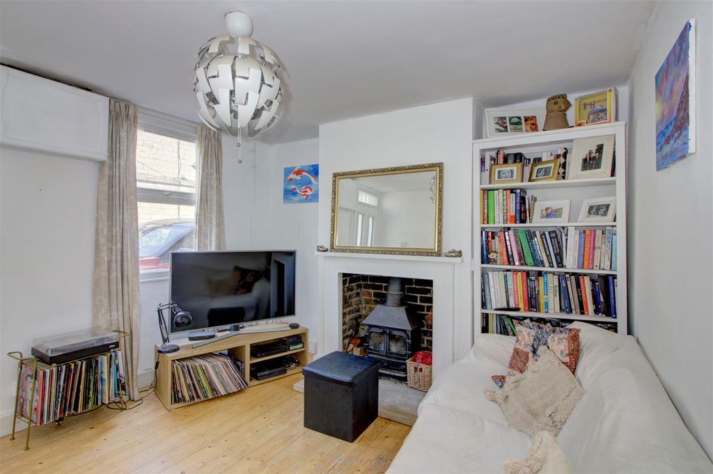 Property photo 2 of 14 11 Hastings Rd8.Jpeg