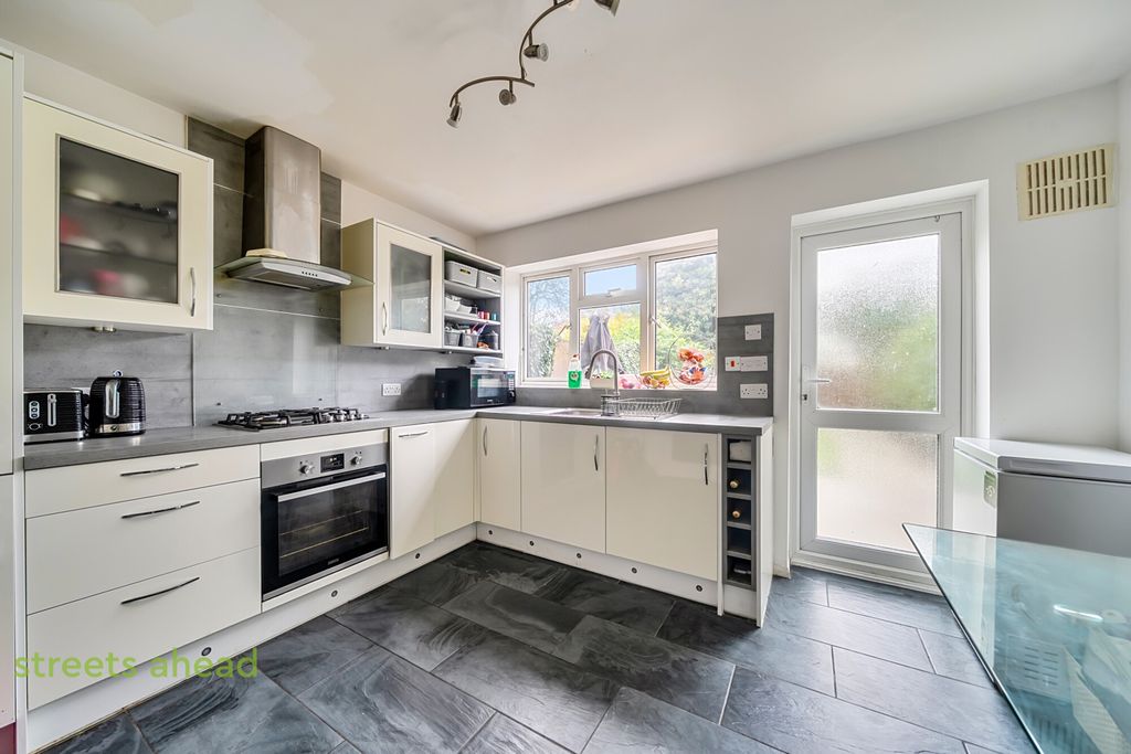 Property photo 3 of 10 2cc06F0F-A64c-423...