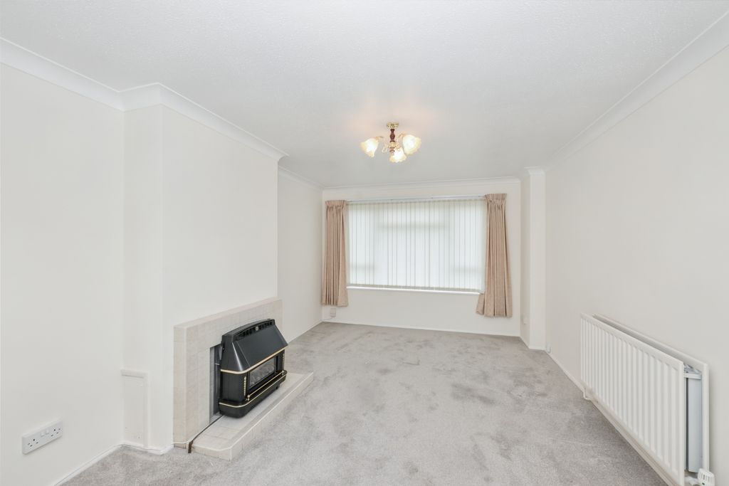 Property photo 3 of 17 44 Downfield Road, Cheshunt, En8 8Sz