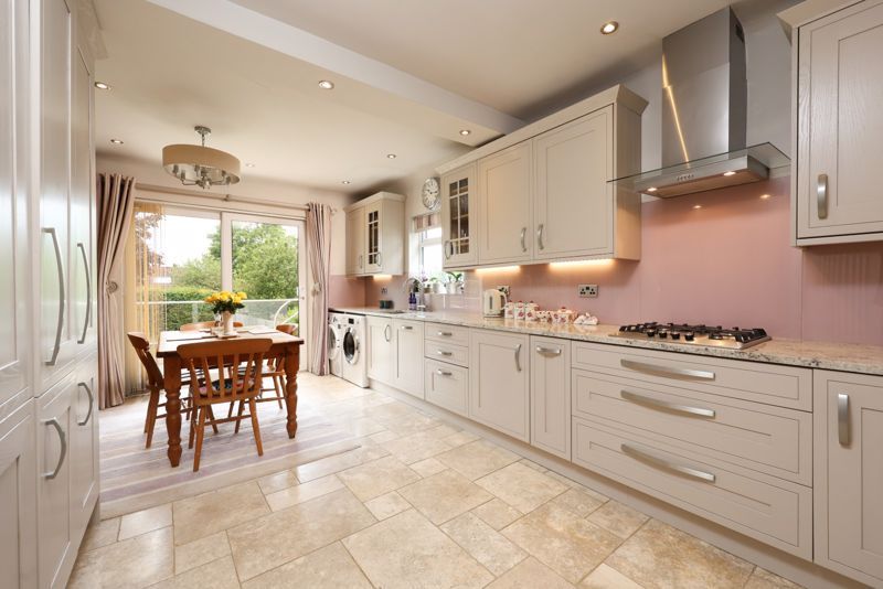 Property photo 2 of 16 Kitchen/Breakfast Room