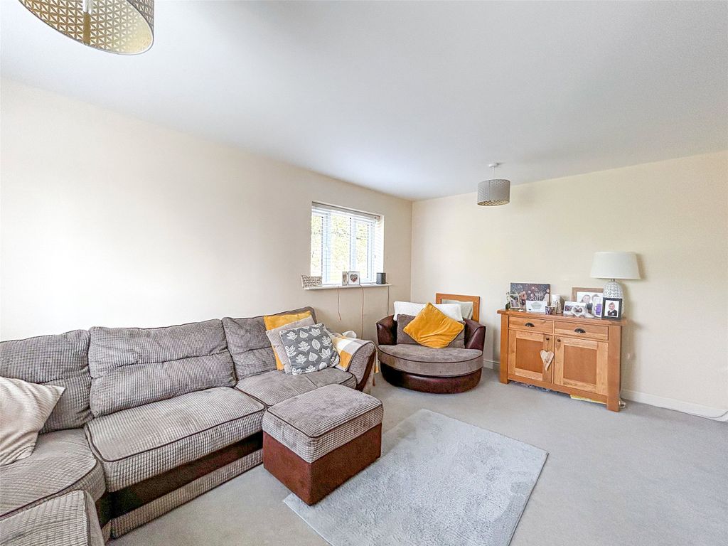 Property photo 2 of 15 Picture No. 11