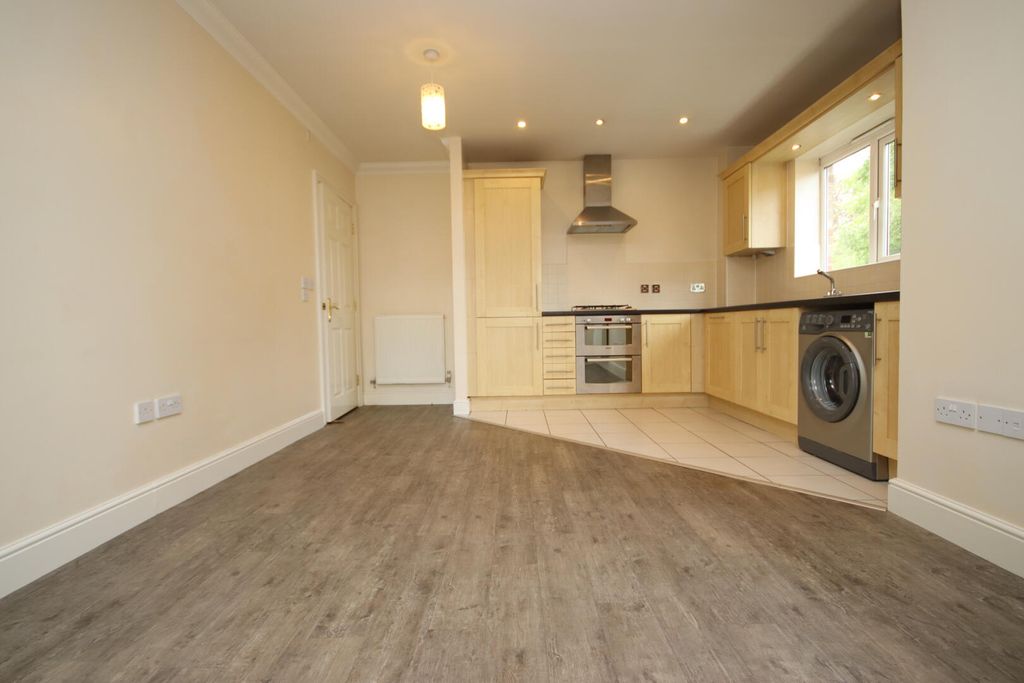 Property photo 3 of 8 Kitchen
