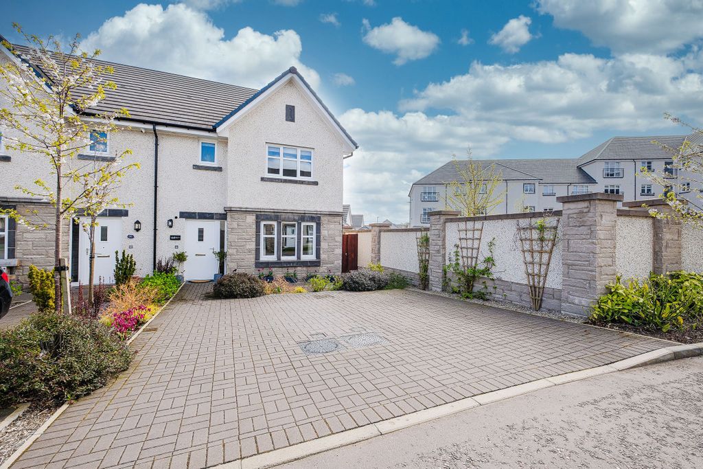 Property photo 2 of 23 Front Of House