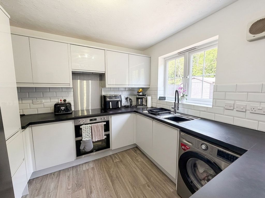 Property photo 2 of 12 Kitchen