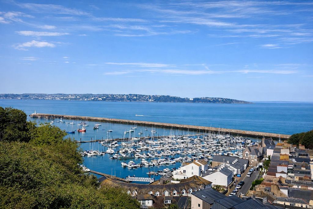 Property photo 2 of 14 View.Png