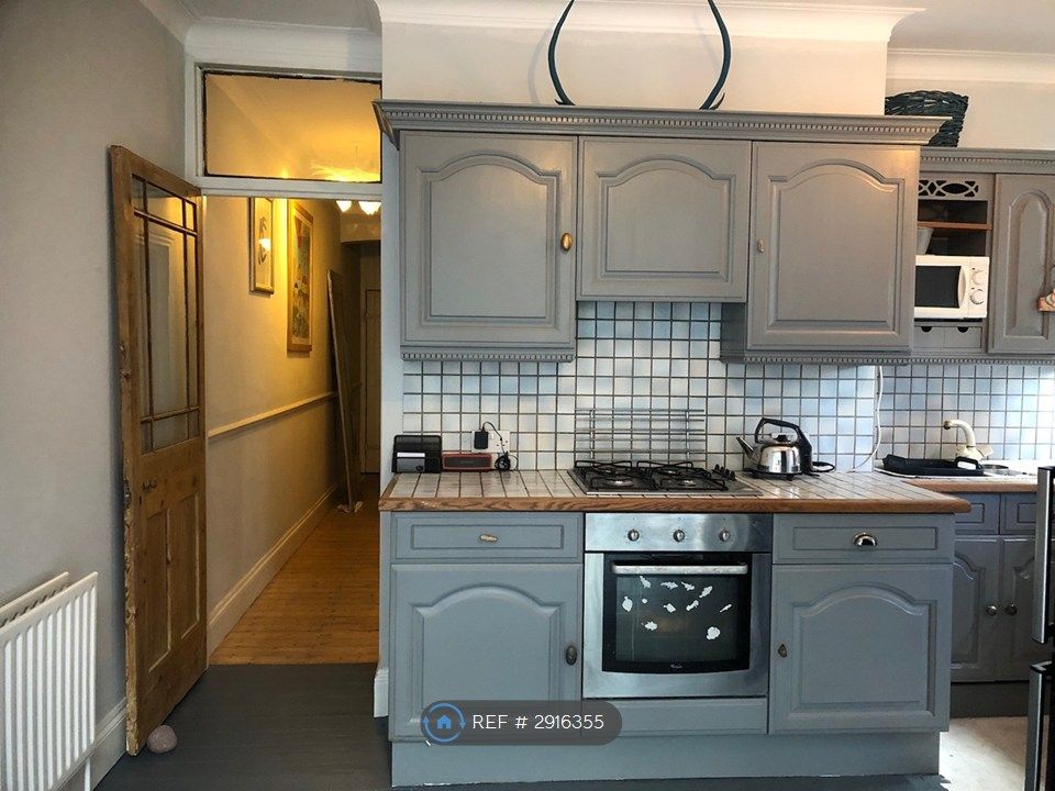 Property photo 3 of 9 Kitchen
