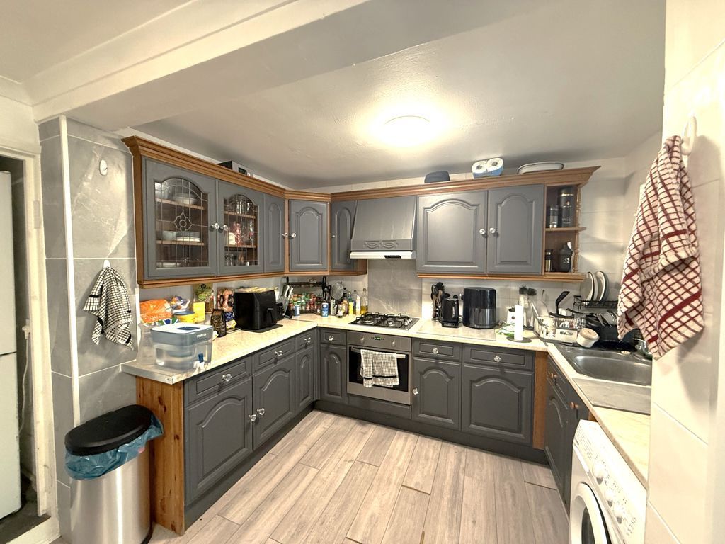 Property photo 2 of 13 Photo 11