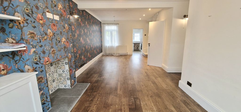 Property photo 1 of 12 Image