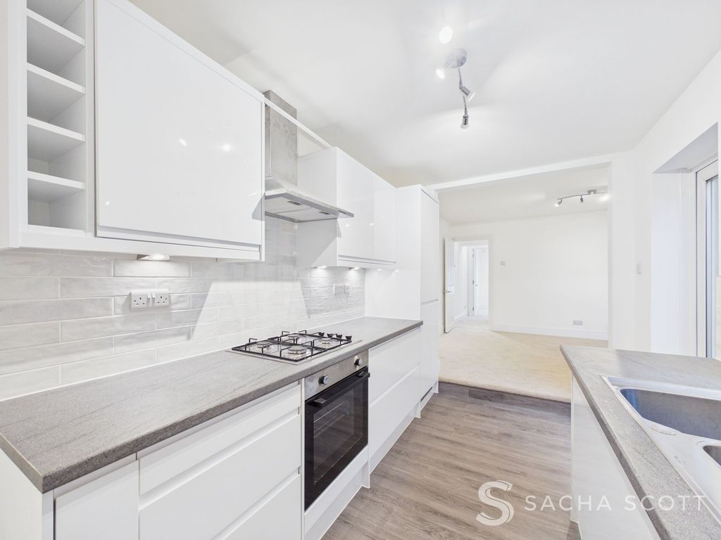 Property photo 3 of 20 Kitchen