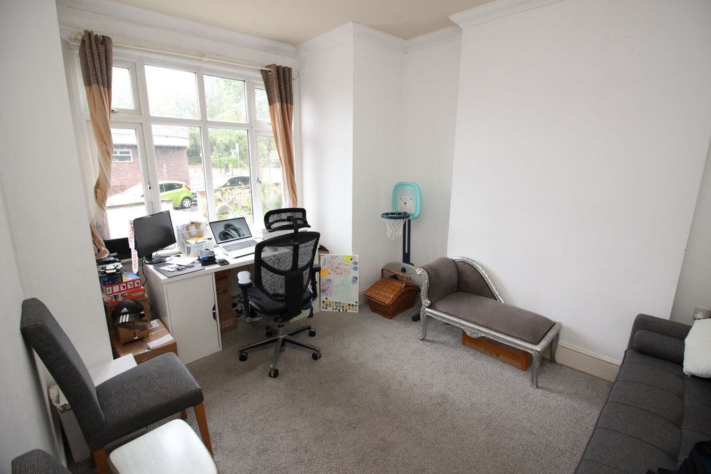 Property photo 2 of 8