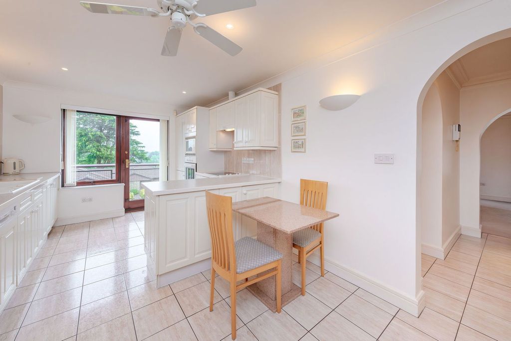 Property photo 3 of 41