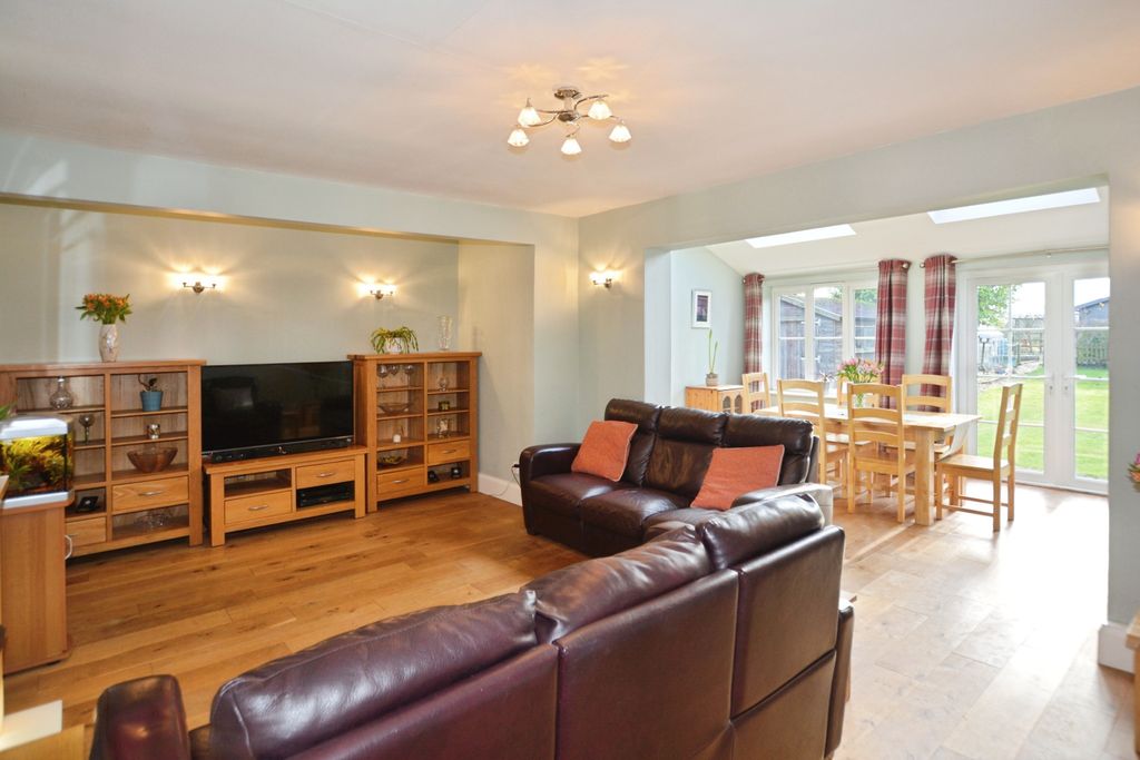 Property photo 3 of 31 1E963Ae3-Open 20Plan 20Lounge