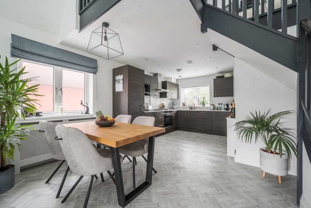 Property photo 2 of 16 1296709-16-6839Ad...