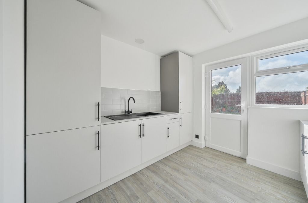 Property photo 2 of 13 1371438-6-68F6416...