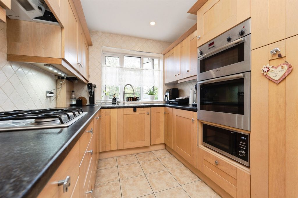 Property photo 2 of 29