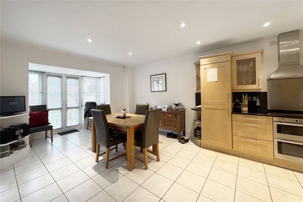 Property photo 2 of 18 Picture No. 16