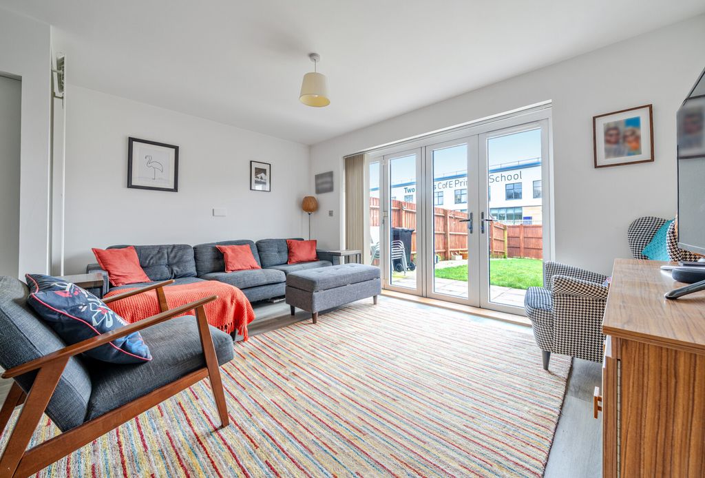 Property photo 2 of 17 1404318-5-69773Cf...