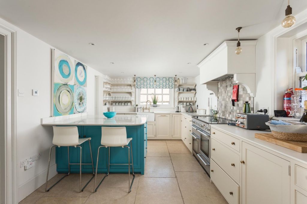 Property photo 3 of 16 Dining Kitchen