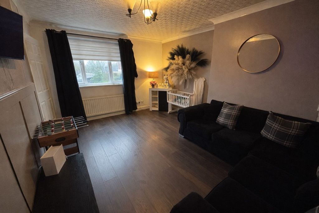 Property photo 2 of 8 Photograph 2