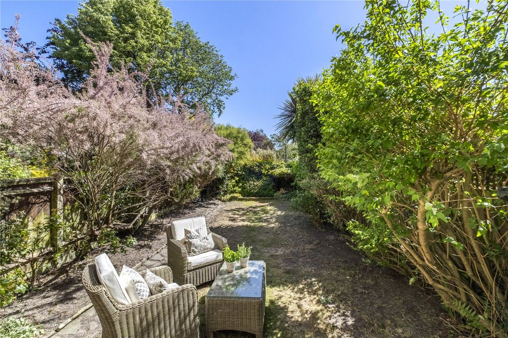 Property photo 3 of 14 Garden