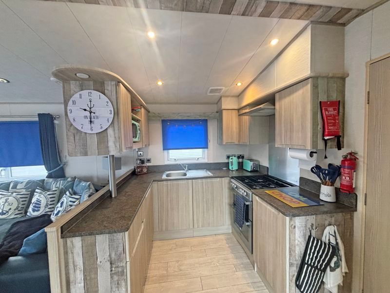 Property photo 3 of 17 Kitchen