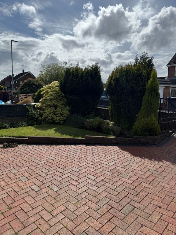 Property photo 2 of 25