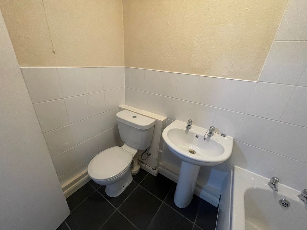 Property photo 3 of 8 Bathroom