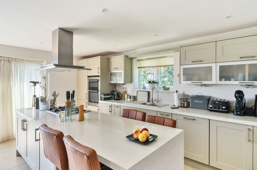 Property photo 2 of 23 1326879-12-6877c5...