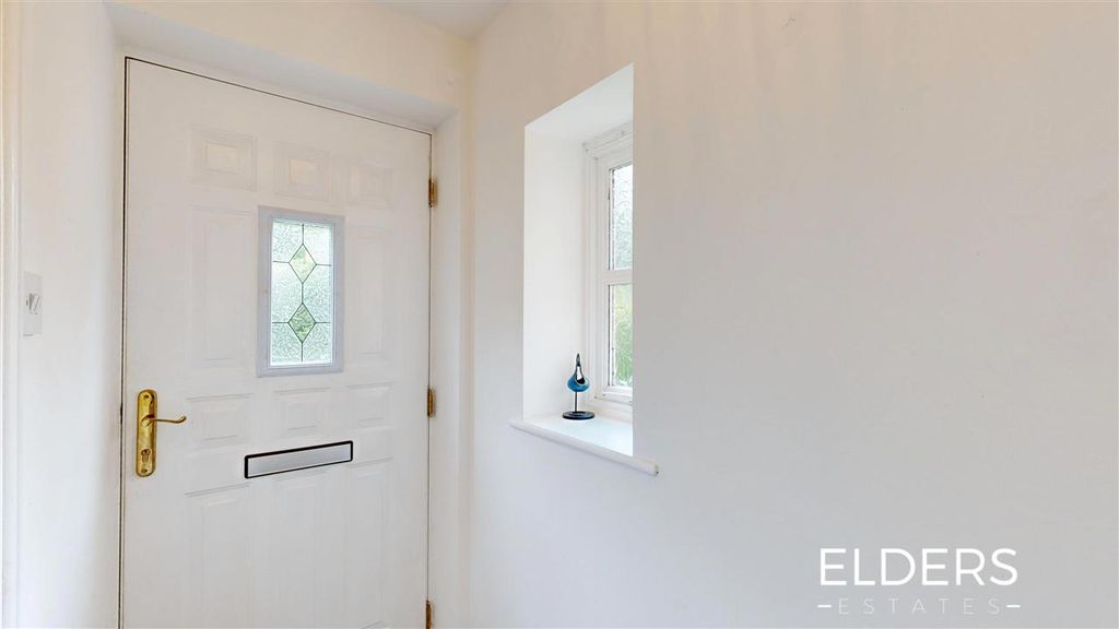 Property photo 3 of 26 Entrance Hall