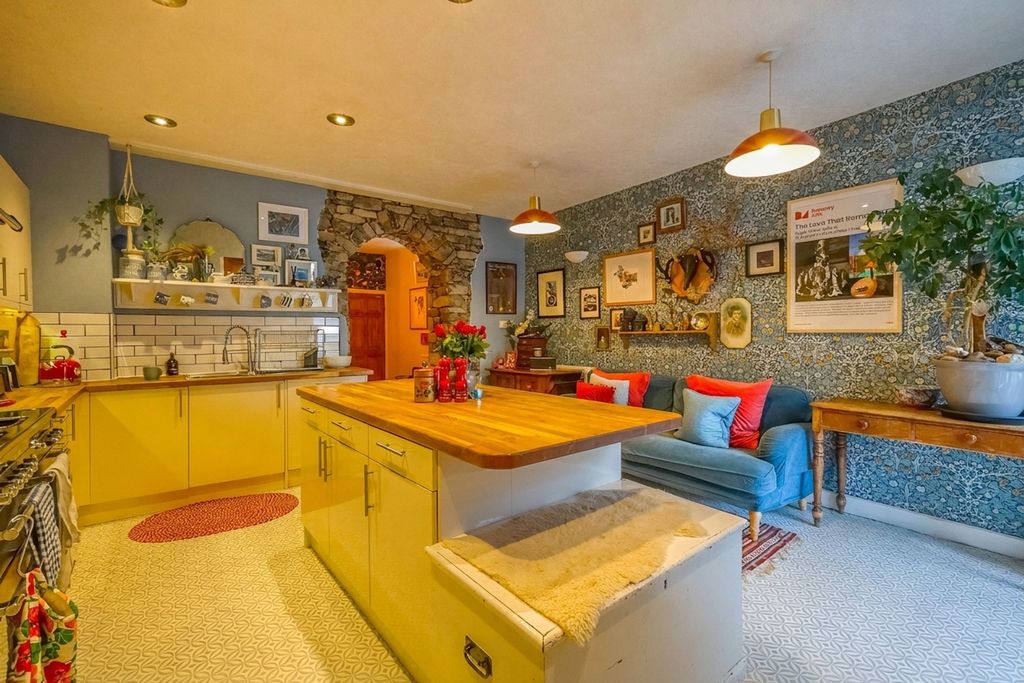 Property photo 1 of 26