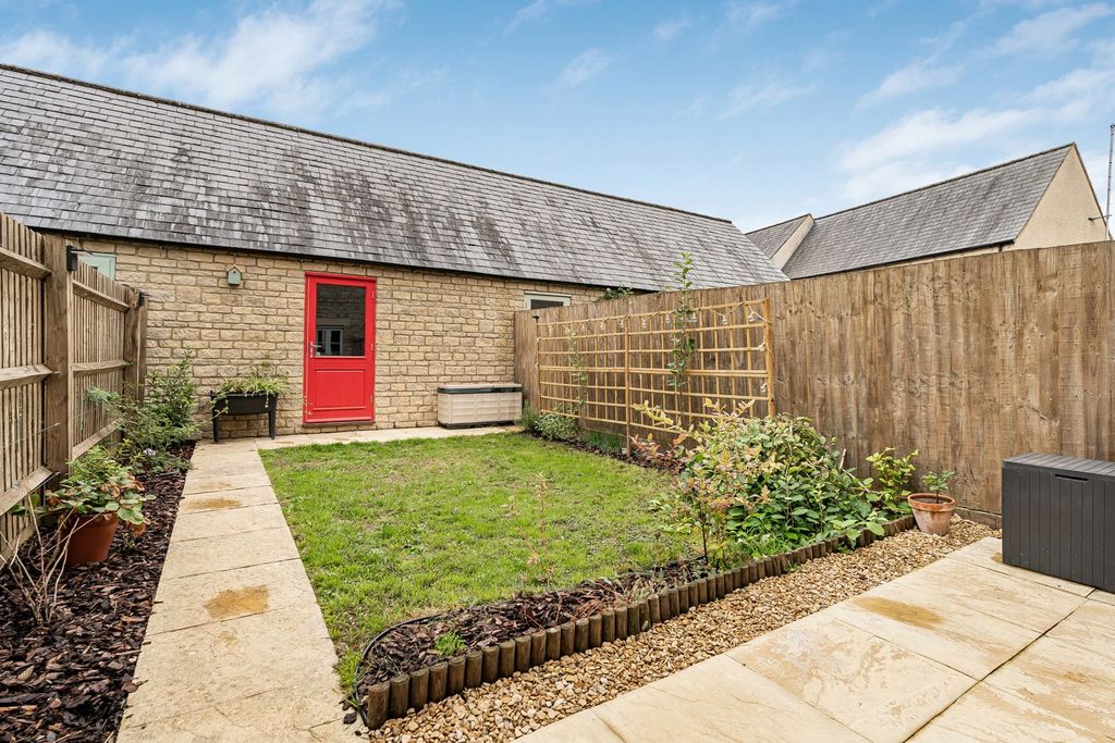 Property photo 2 of 23 Rear Garden