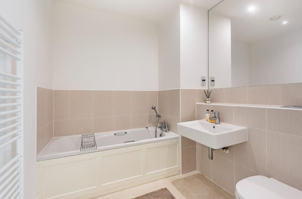 Property photo 3 of 11 Bathroom