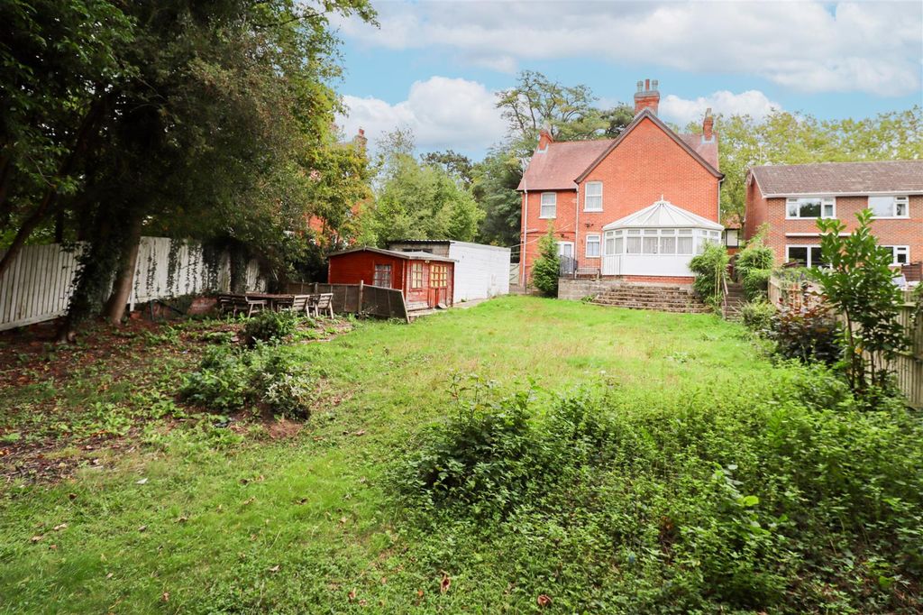 Additional image 24 of 7 bed detached house for saleSalisbury Road, Farnborough GU14