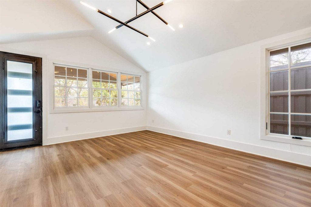 Property photo 2 of 16 <Alttext/>