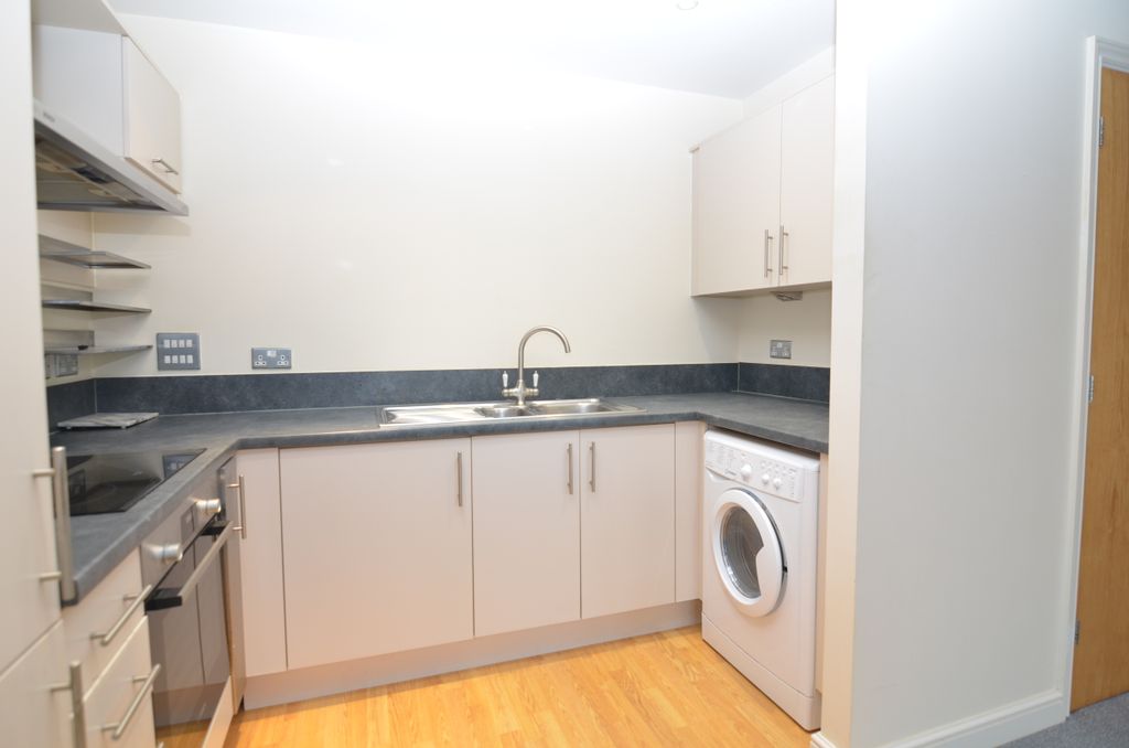 Property photo 3 of 11 Kitchen
