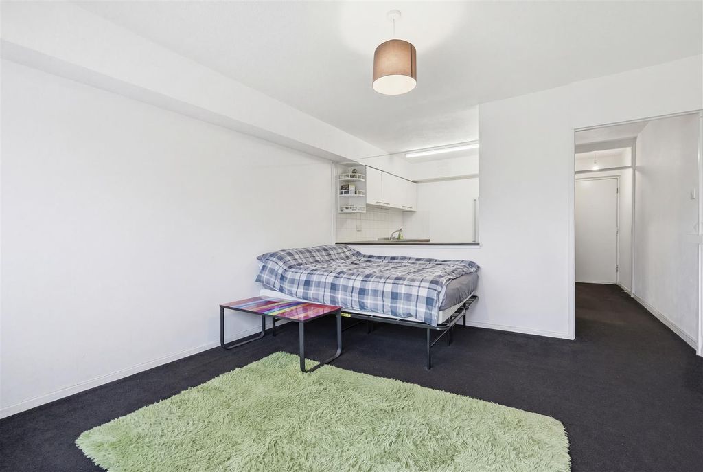 Property photo 3 of 11 008_Img_9953_Declutter_9A9d209E.Jpg