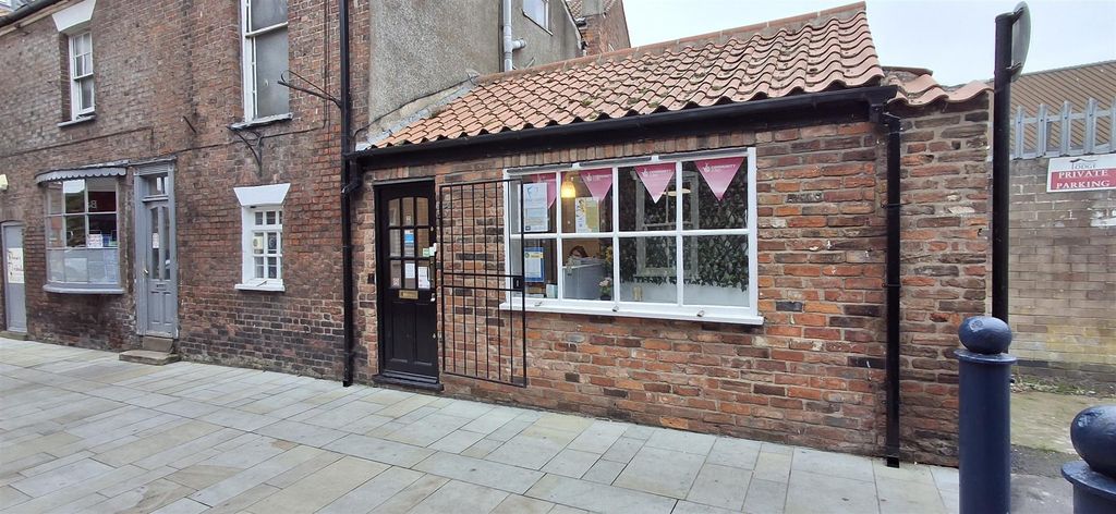 Property photo 1 of 8 20251013_161544.Jpg