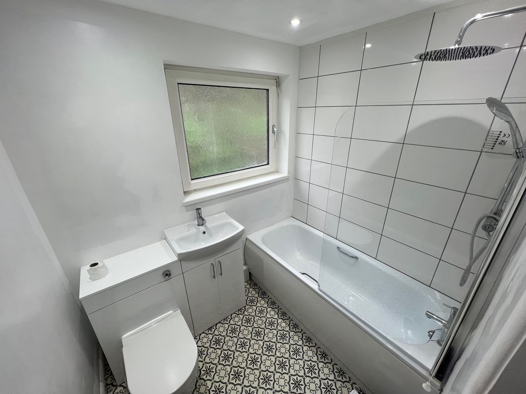 Property photo 3 of 6 Bathroom