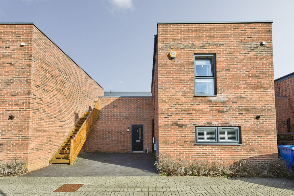 Property photo 1 of 20